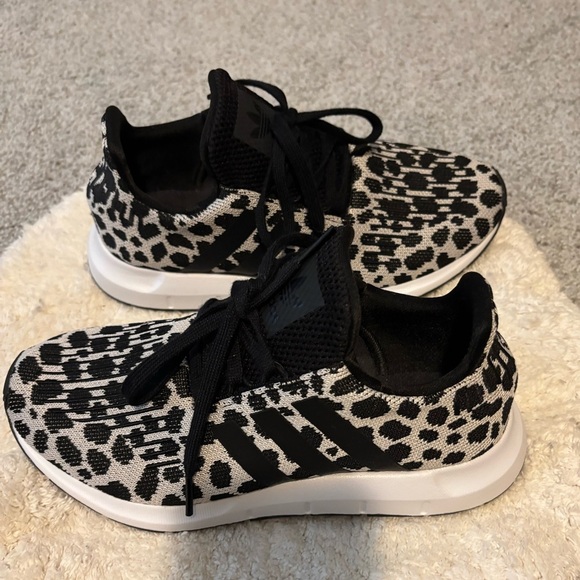 Adidas Original Swift Run BD7962 Cheetah Leopard Print Women’s Running Shoes Sz6 - Picture 2 of 9